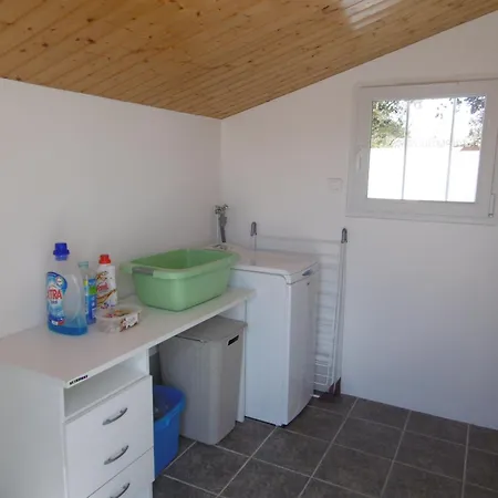 Дом отдыха Maison Confortable A Pour 6 Pers., Proche - Fr-1-823-104