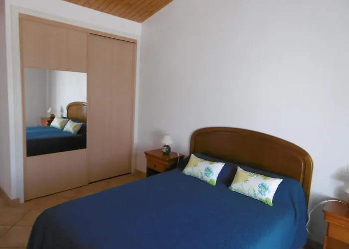 Hébergement de vacances Maison Confortable A Pour 6 Pers., Proche - Fr-1-823-104 *