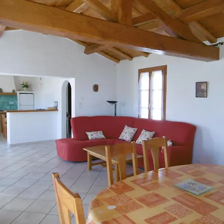 Maison Confortable à Pour 6 Pers., Proche - Fr-1-823-104 *